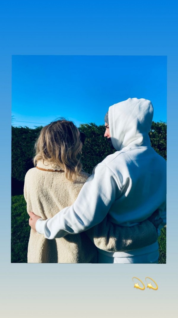 Hadise'den barışma pozu!