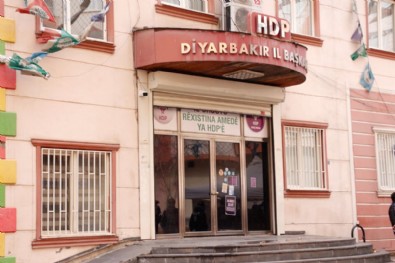 Diyarbakır'da HDP binası boşaltıldı!.