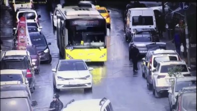 İstanbul'da Otobüs Şoförüne Saldırıyla İlgili Yeni Görüntüler Kamerada