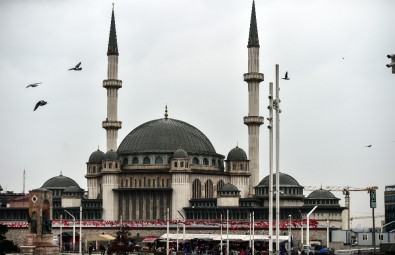 Taksim Camii'nin Dış Cephesi Tamamlandı