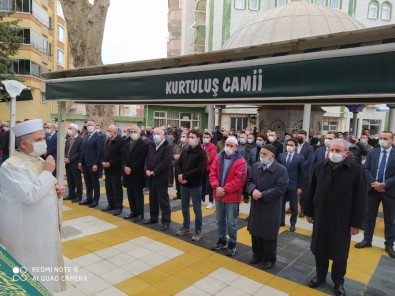 Meclis Başkanı Şentop, Arkadaşının Cenazesine Katıldı