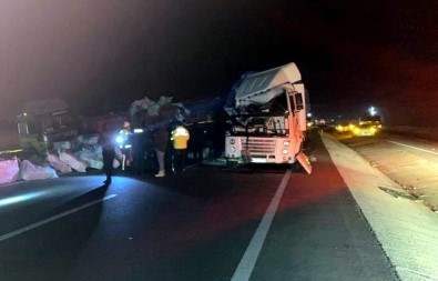 Tır Park Halindeki Tıra Çarptı Açıklaması 2 Yaralı