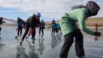 Çıldır Gölü'nde Buz Pateni Keyfi Haberi