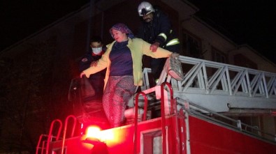 Antalya'da 4 Katlı Apartmanda Yangın Paniği