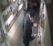 Beyoğlu'nda İsveç Kronu İle Dolandırıcılık Kamerada