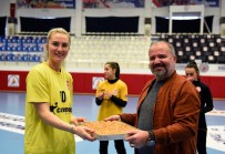Kadın Hentbolculara Avrupa Sınavı Öncesi Baklava Dopingi