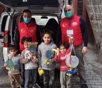 Siirt'te Vefa Sosyal Destek Grubu Ekipleri Çocukların Yüzünü Güldürdü