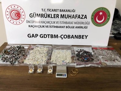 Türkiye'ye Kaçak Yoldan Sokulmaya Çalışan Altın Ve Gümüş Ele Geçirildi