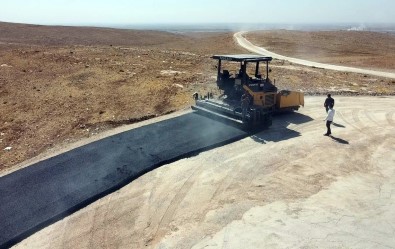 Artuklu Ve Yesilli Ilçeleri Arasinda Kalan Yolda Asfaltlama Çalismalari Basladi