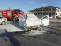 Elazig'da 4 Kisinin Yaralandigi Trafik Kazasi Kameralara Yansidi