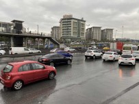 Istanbul'da Yagis Trafikte Yogunlugu Da Beraberinde Getirdi