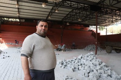 Nazilli Belediyesi Aksu Mahallesi Dügün Alanini Yeniliyor