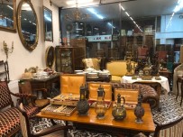 (Özel) Kadiköy, Antika Tutkunlarinin Bulusma Adresi Oldu