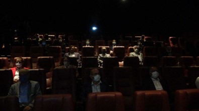 Vali Kocabiyik 'Akif'i Izledi