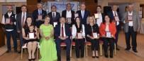 'Yilin En'leri' Ödüllerini Aldi