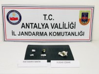 Zehir Taciri, Satisa Hazir Uyusturucu Maddeler Ile Ilkokul Yaninda Yakalandi