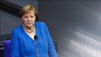 Merkel'den İran'a açık mesaj: Derhal müzakere masasına dönün