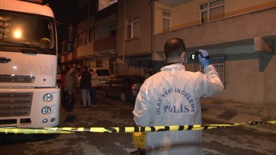 Sancaktepe'de Cinnet Getiren Sahis Dehset Saçti Açiklamasi 2 Bekçi Pompali Tüfekle Yaralandi