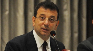 İmamoğlu böyle protesto görmedi! İBB tarafından kısırlaştırılan sokak köpeği öldü cesedini beze sarıp belediye binasının önüne bıraktı!