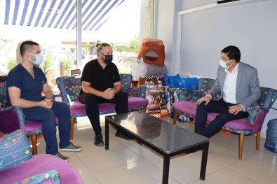 Baskan Özcan'dan Yarali Leylegin Bakimini Üstlenen Veteriner Hekime Tesekkür