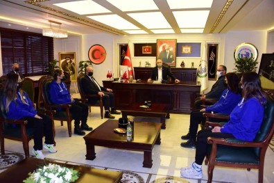 'Bizim Kizlar'dan Baskan Bakkalcioglu'na Ziyaret