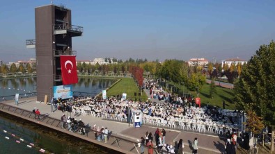 Hitit Üniversitesi Ögrencisi Millet Bahçesi'ndeki Kahvaltida Bulustu