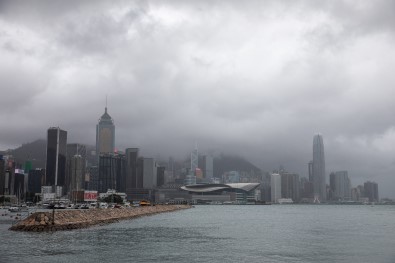 Hong Kong'u Kompasu Tayfunu Vurdu Açiklamasi 1 Ölü