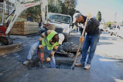 Kusadasi Belediyesi Su Baskinlarina Karsi Önlem Almaya Devam Ediyor