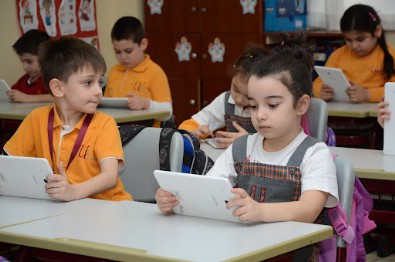Milli Eğitim Bakanlığı ve Türk Telekom'dan ortak proje! Öğrencilere 10 bin tablet dağıtılacak