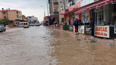 Osmaniye'de Ceviz Büyüklügünde Dolu Yagdi