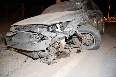 Otomobillerin Hurdaya Döndügü Kazada 3 Kisi Yaralandi