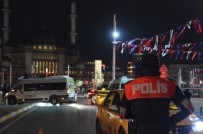 Taksim'de Polisin Denetledigi Taksiciye Yoldan Geçen Kadindan Küfürlü Tepki
