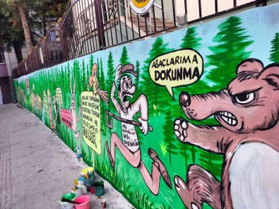 Bahçe Duvarlarina Çizilen Karikatür Ile Ormanlarin Önemi Anlatildi