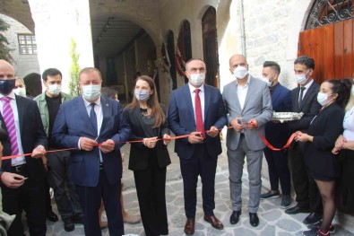 Canpolat Pasa Gençlik Merkezi Törenle Açildi