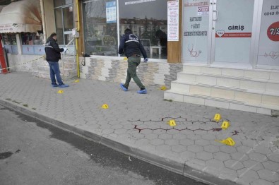 Esiyle Iliskisi Olan Kisi Ile Babasini Biçaklayan Sanik Hakkinda Mütalaa Verildi