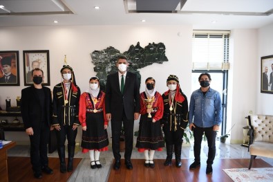 Kartepe Halk Oyunlarinda Birinci Oldu