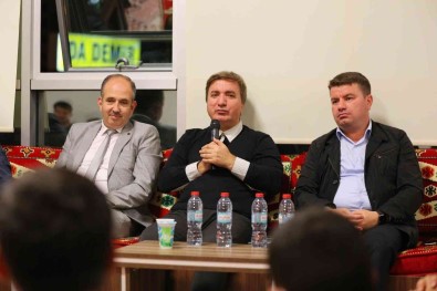 Ögrenciler Çaldi, Vali Ve Belediye Baskani Söyledi