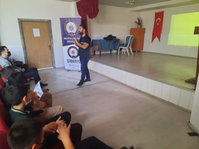 Ögrencilere Siber Güvenlik Egitimi