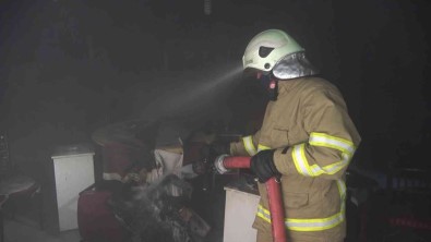 Önce Kavga Ettiler, Ardindan Kahvehaneyi Atese Verdiler