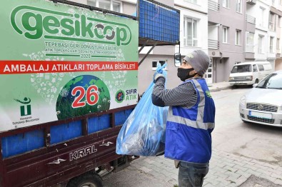 Tepebasi'nda Güvenle Çalisan Toplayicilar 1 Yilda 3 Bin Ton Atik Topladi