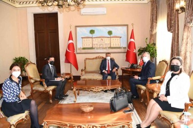 Turizm Kenti Antalya'ya Hafta Sonu 77 Bin Turist Giris Yapiyor