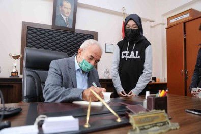 Vakkasoglu'ndan Gençlere Tavsiye Açiklamasi 'Akif Dede Gibi Yasayin'