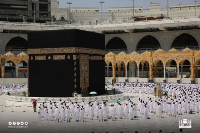 Suudi Arabistan'da Mescid-I Haram Ve Mescid-I Nebevi Tam Kapasite Ibadete Açiliyor