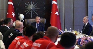 Başkan Erdoğan, Ampute Milli Takımı'nı kabul etti