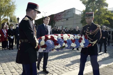 Fransa tarihinde bir ilk: Macron yüzlerce Cezayirlinin öldürüldüğü katliamın yıl dönümünü törenine katıldı
