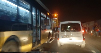 İETT otobüsü arızası trafiği kilitlediİETT otobüsü arızası trafiği kilitledi