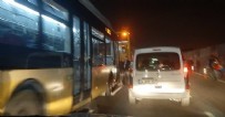 İETT otobüsü arızası trafiği kilitlediİETT otobüsü arızası trafiği kilitledi