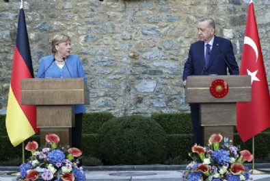 Merkel'in veda ziyareti: Cumhurbaşkanı Erdoğan ile Almanya Başbakanı Merkel'den önemli açıklamalar