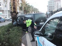 Ödemis'teki Kazada 1'I Agir 3 Kisi Yaralandi