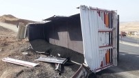 Sirnak-Cizre Karayolunda Kömür Yüklü Tir Devrildi